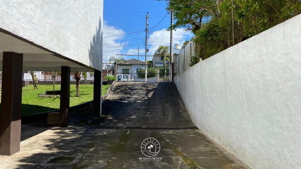 Facade/entrance, Day, Street view, Area and facilities