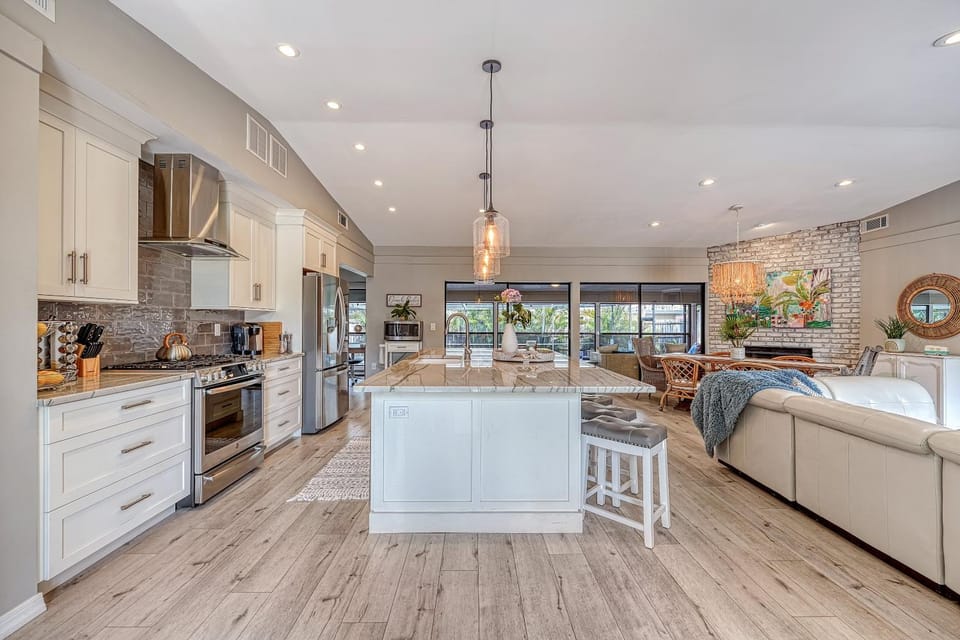 Chasin' Waves House in Siesta Key