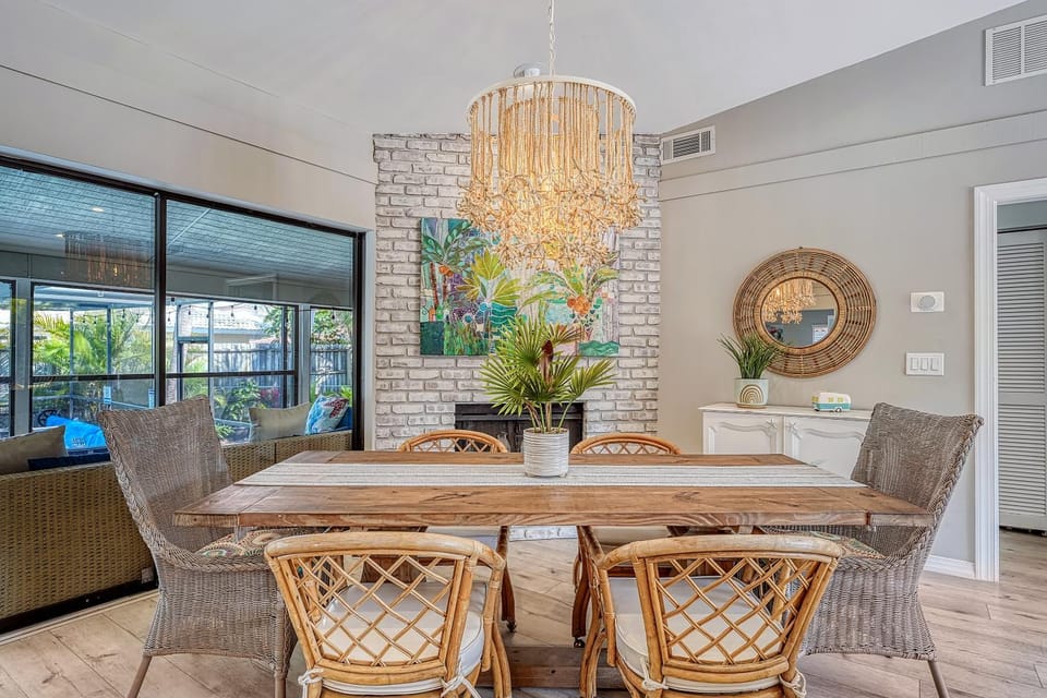 Chasin' Waves House in Siesta Key