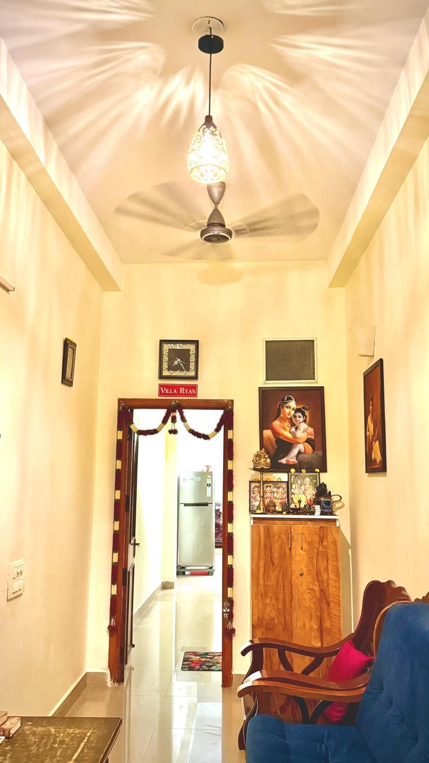 TV and multimedia, Living room, Seating area, air conditioner