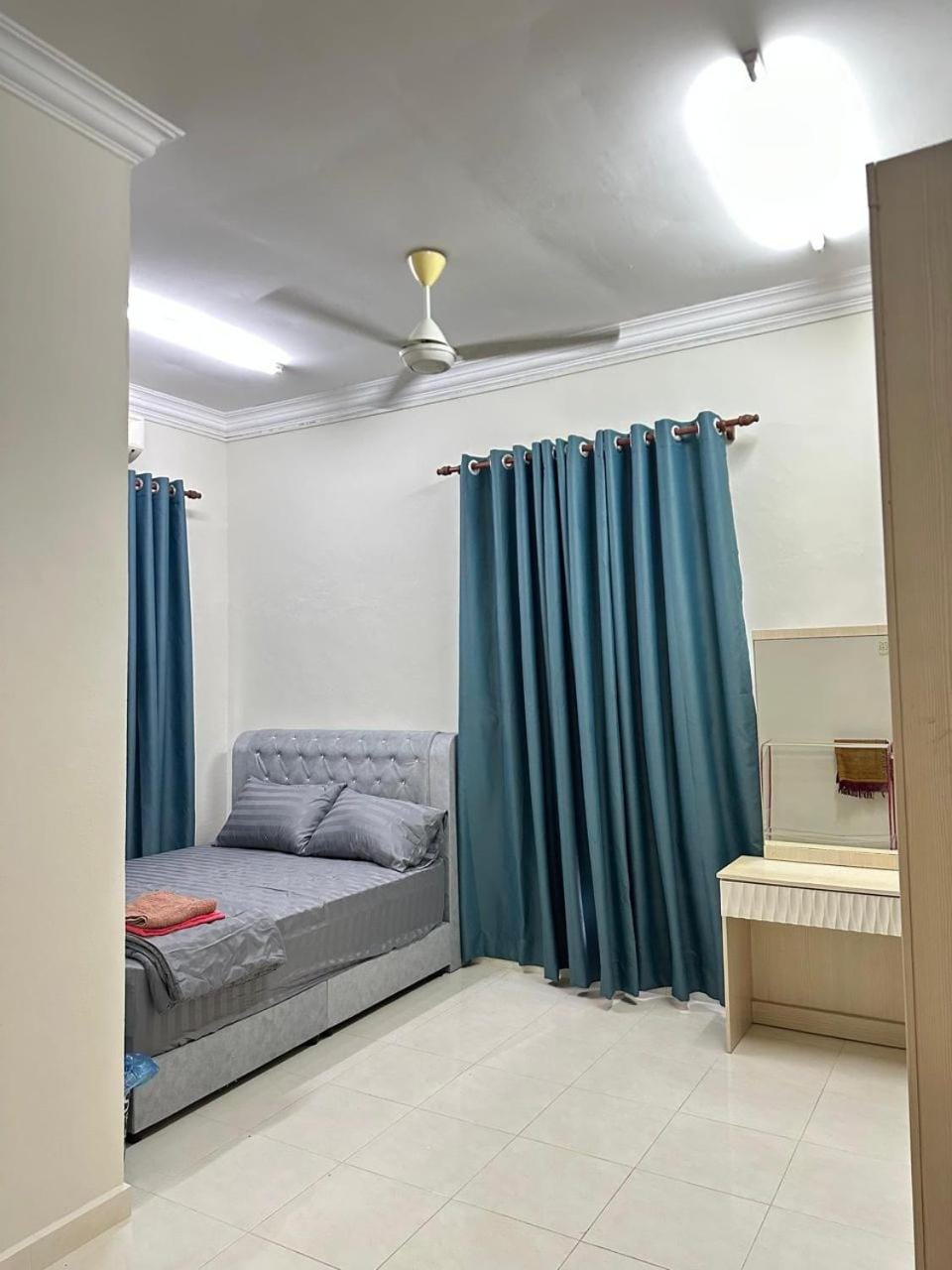 Bed, Bedroom, air conditioner