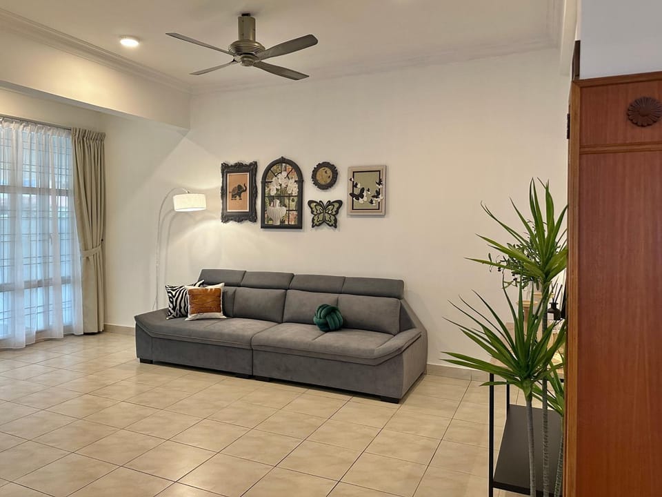 BohoHaven 半独立别墅 Semi D 5Rooms 3Bath 10 to 12 pax 15mins to KK City House in Kota Kinabalu