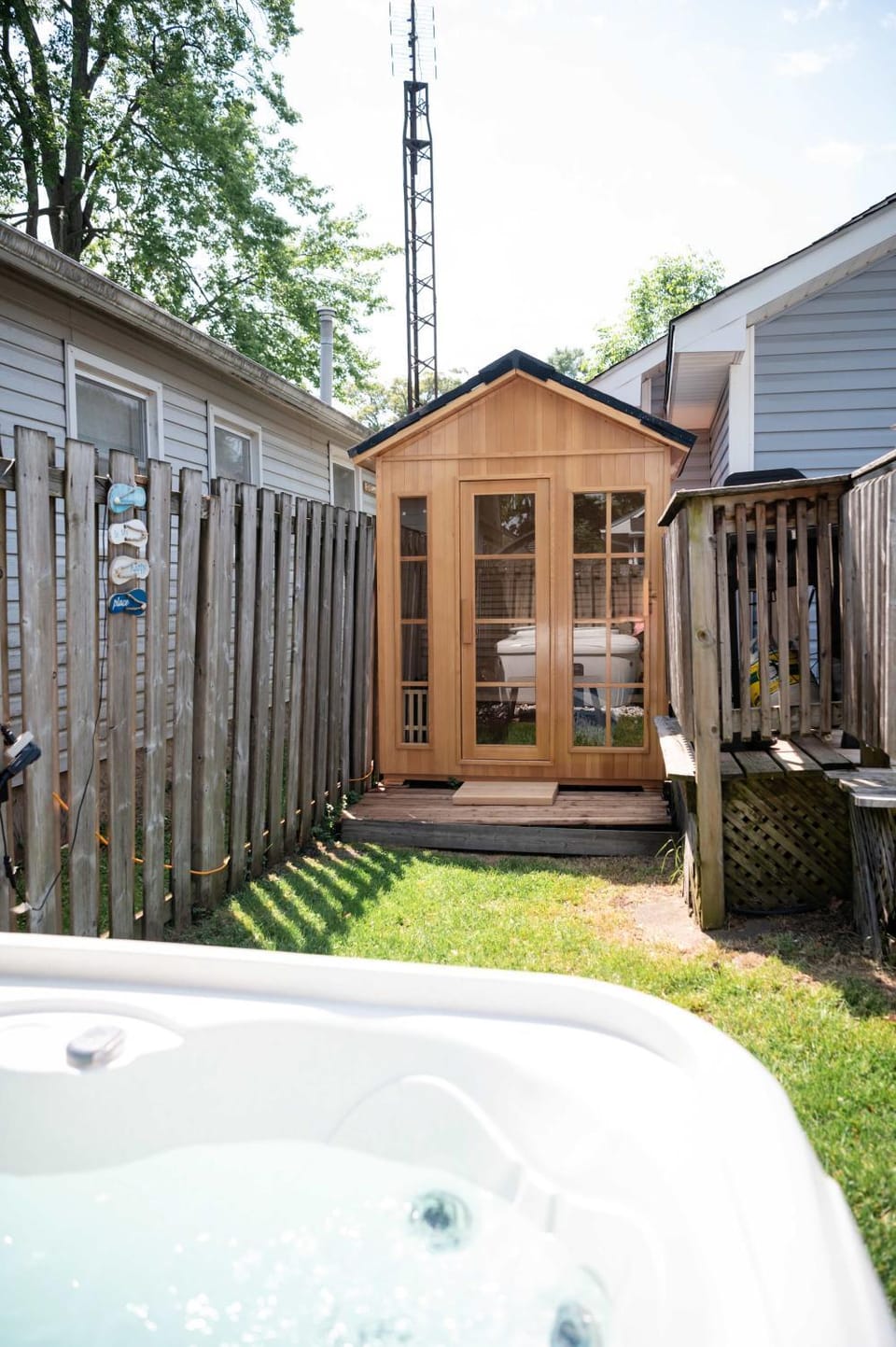 Fall Getaway|Crystal Beach Passes|Hottub|FirePit House in Fort Erie