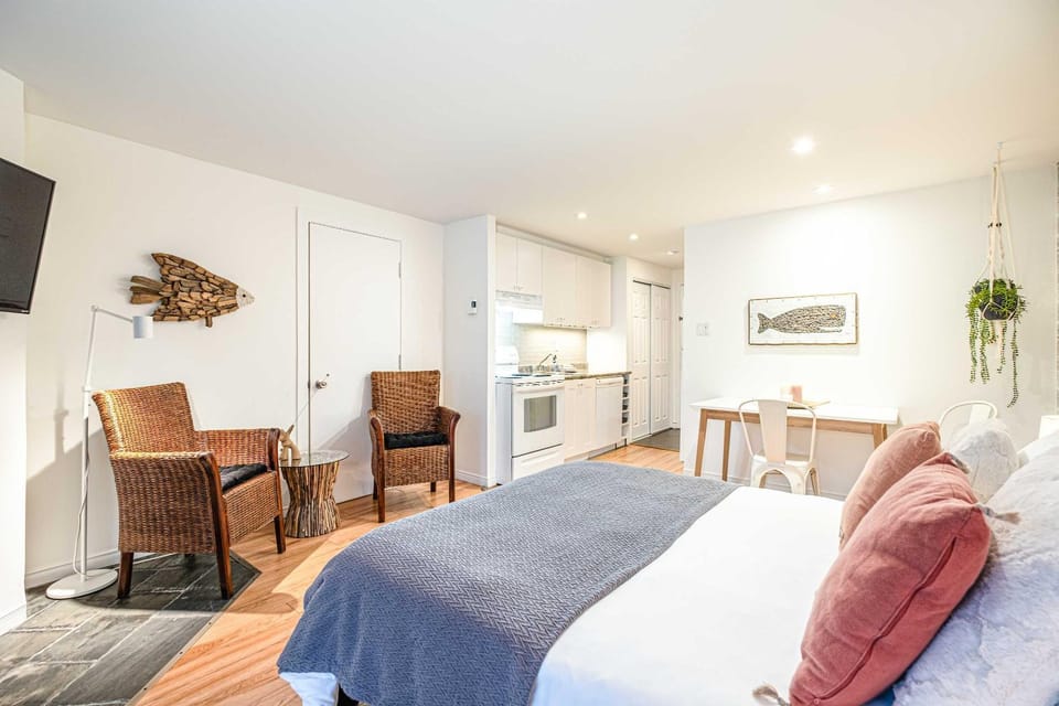 Bed, Photo of the whole room