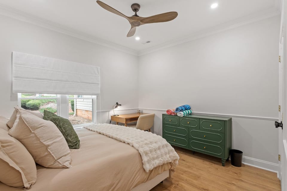 Bed, Decorative detail, Bedroom, wardrobe