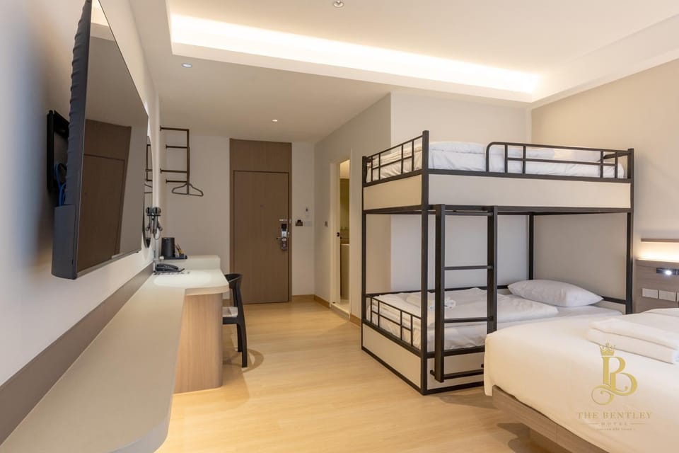 Bedroom, bunk bed
