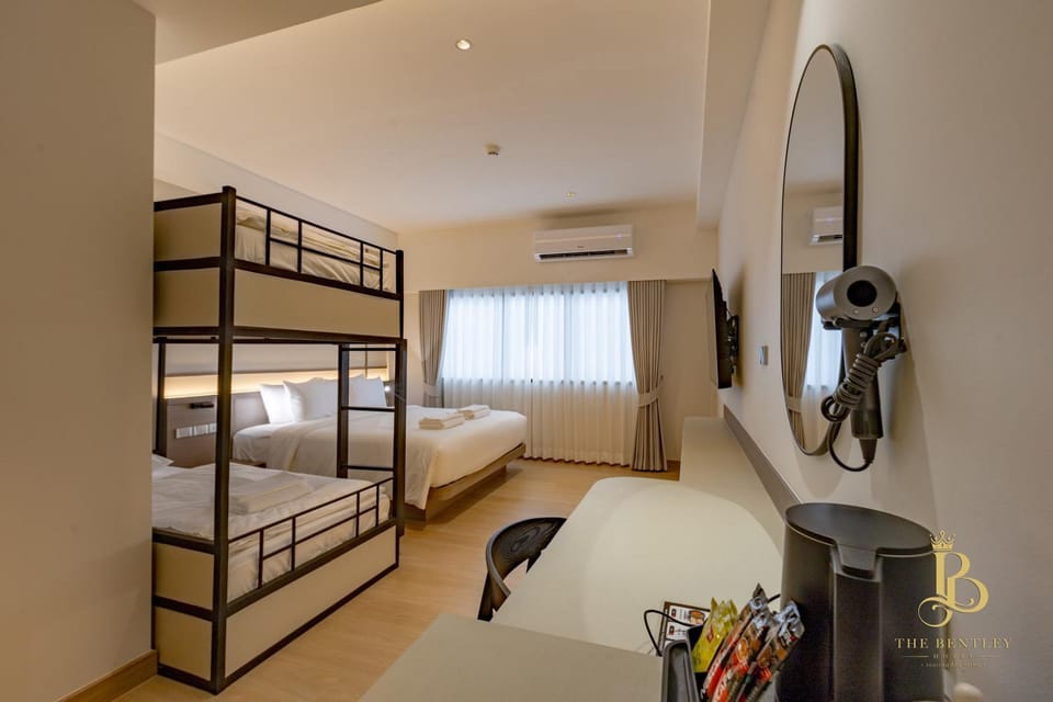 Bed, Bedroom, bunk bed, hair dresser