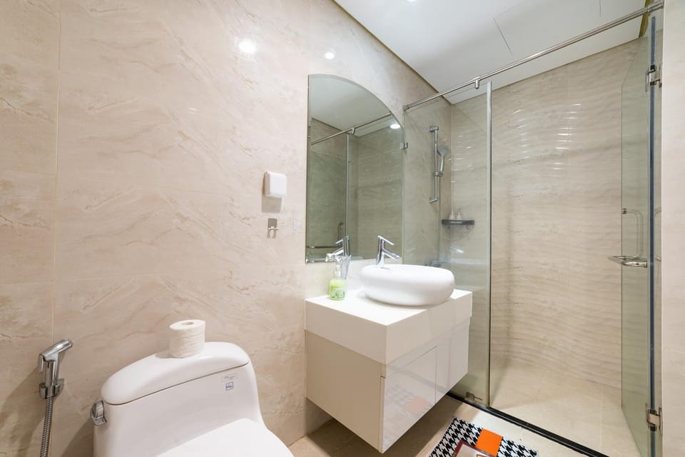 Shower, Toilet