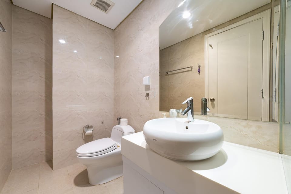 Shower, Toilet, bidet