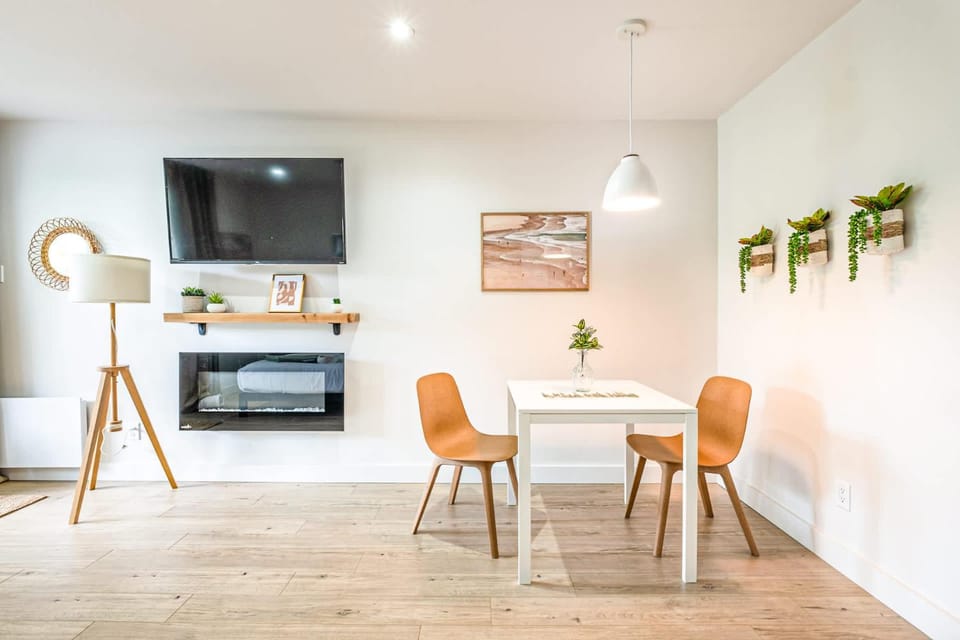Seating area, Dining area