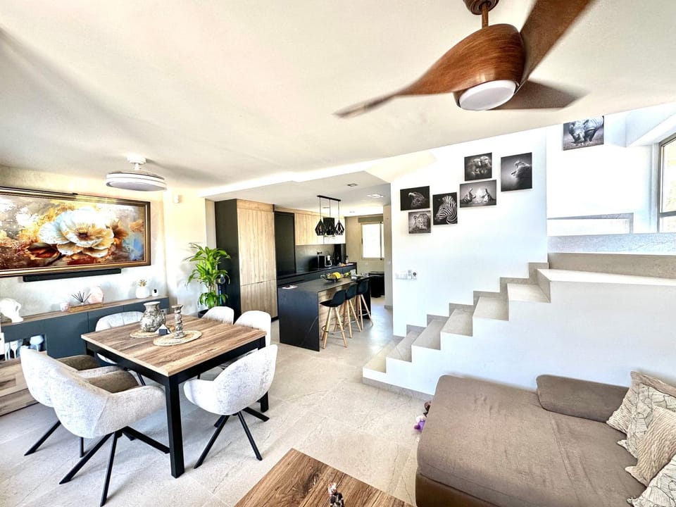 Kitchen or kitchenette, Living room, Dining area