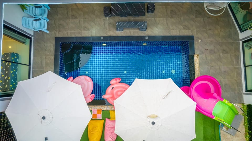 Day, Swimming pool