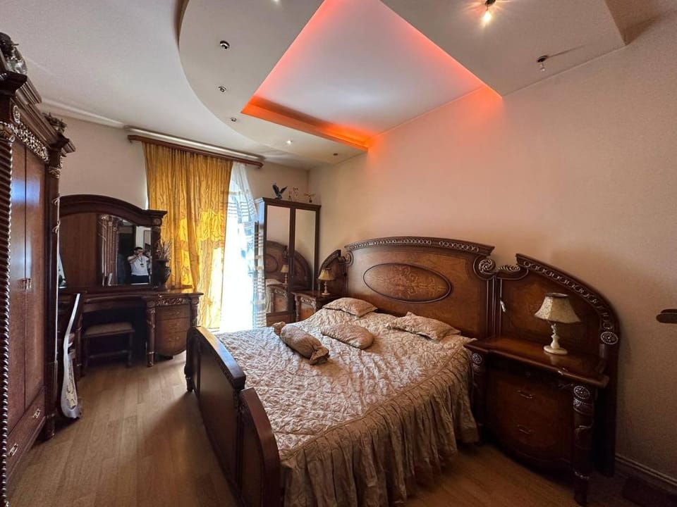 Photo of the whole room, Bedroom