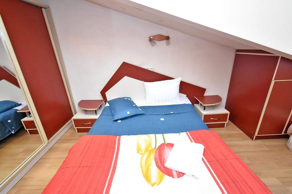 Bed, Photo of the whole room