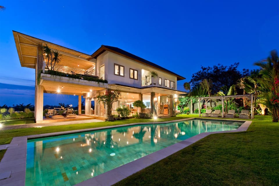 Property building, Patio, Night, Garden, Garden view, Pool view, Swimming pool, sunbed