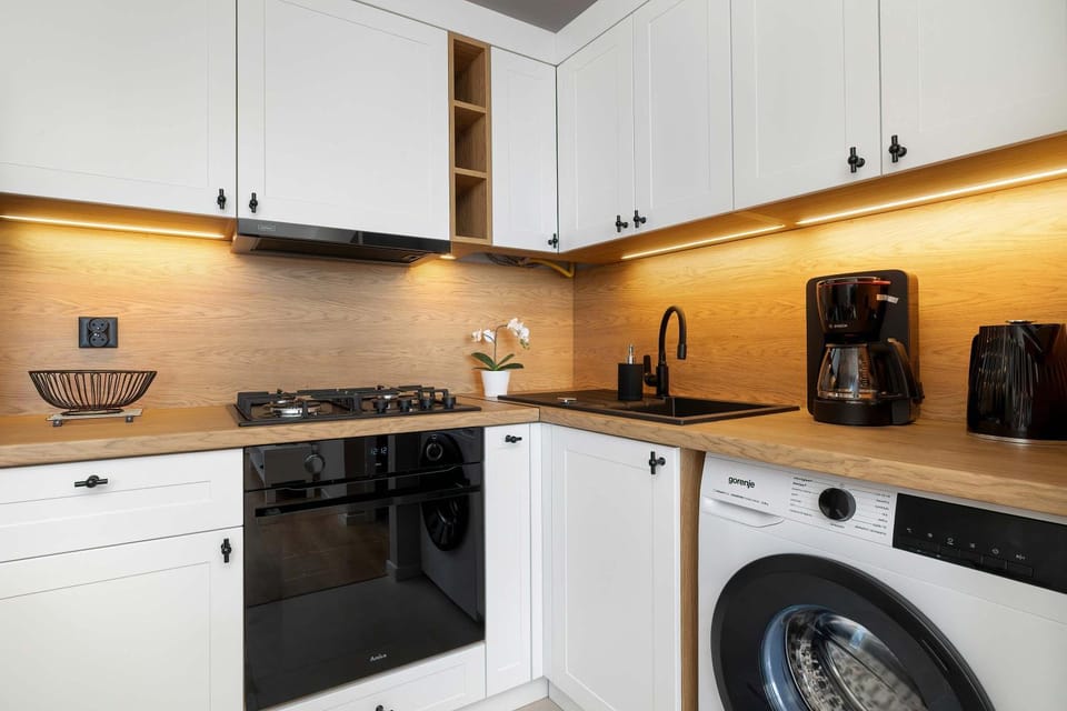 Coffee/tea facilities, Kitchen or kitchenette, stove, washing machine