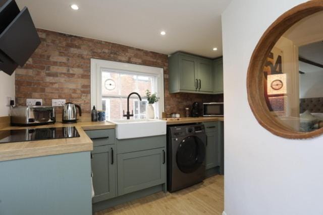 Kitchen or kitchenette, kitchen