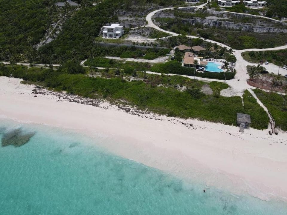 Sky Beach Club Split - Contemporary Beach Villa In Boutique Club villa Villa in North Eleuthera