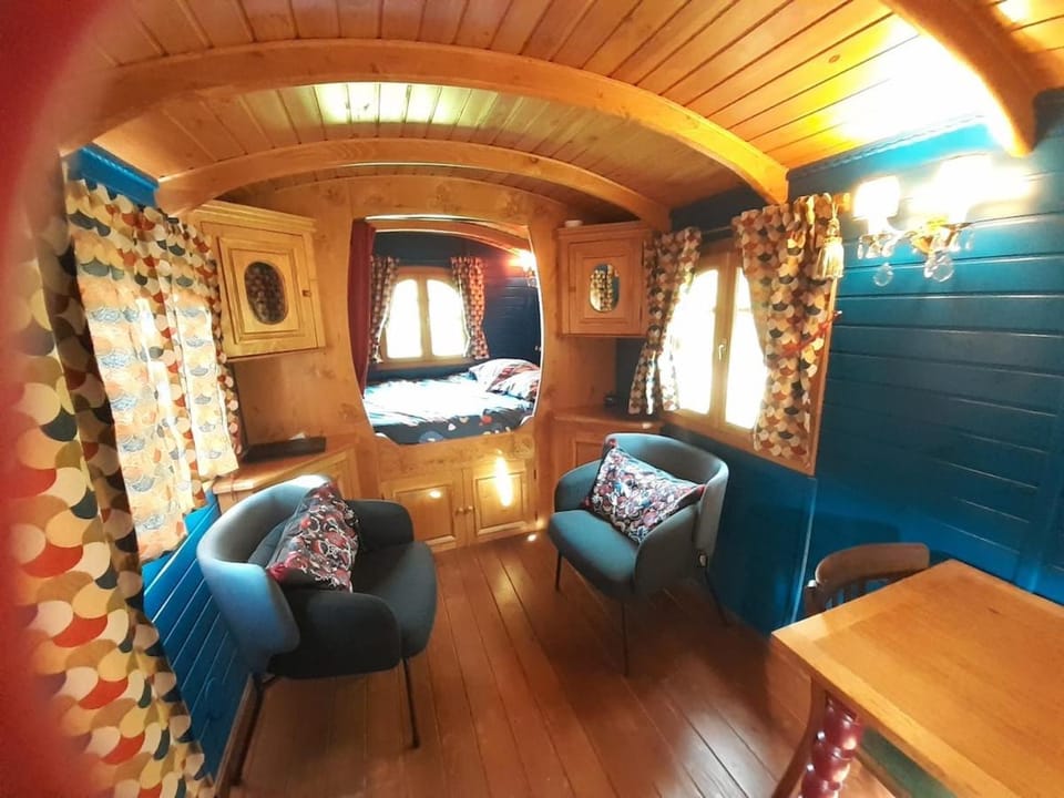 Bed, Living room, Bedroom