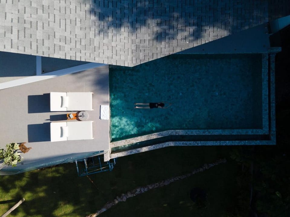 Swimming pool, Swimming pool