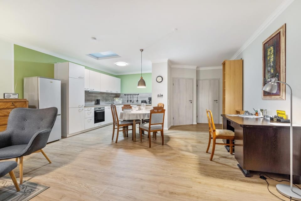 Property building, Kitchen or kitchenette, Living room