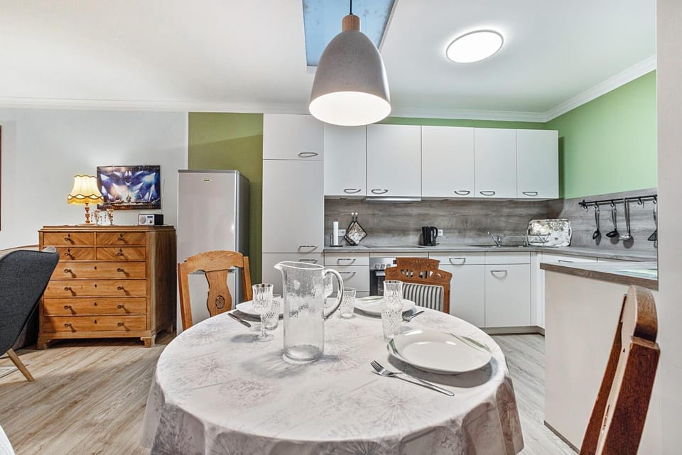 Property building, Kitchen or kitchenette, Living room