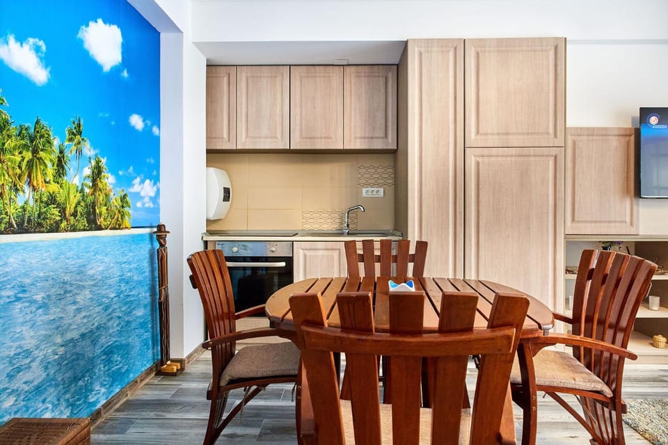 TV and multimedia, Kitchen or kitchenette, Seating area, Dining area