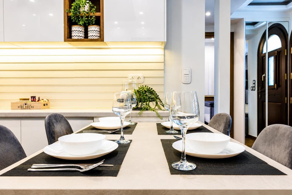 Food and drinks, Dining area
