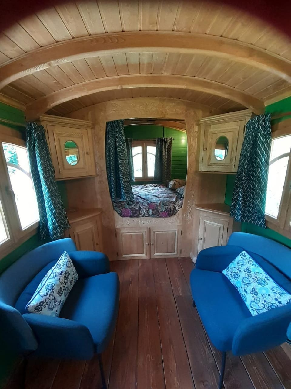 Bed, Living room, Bedroom
