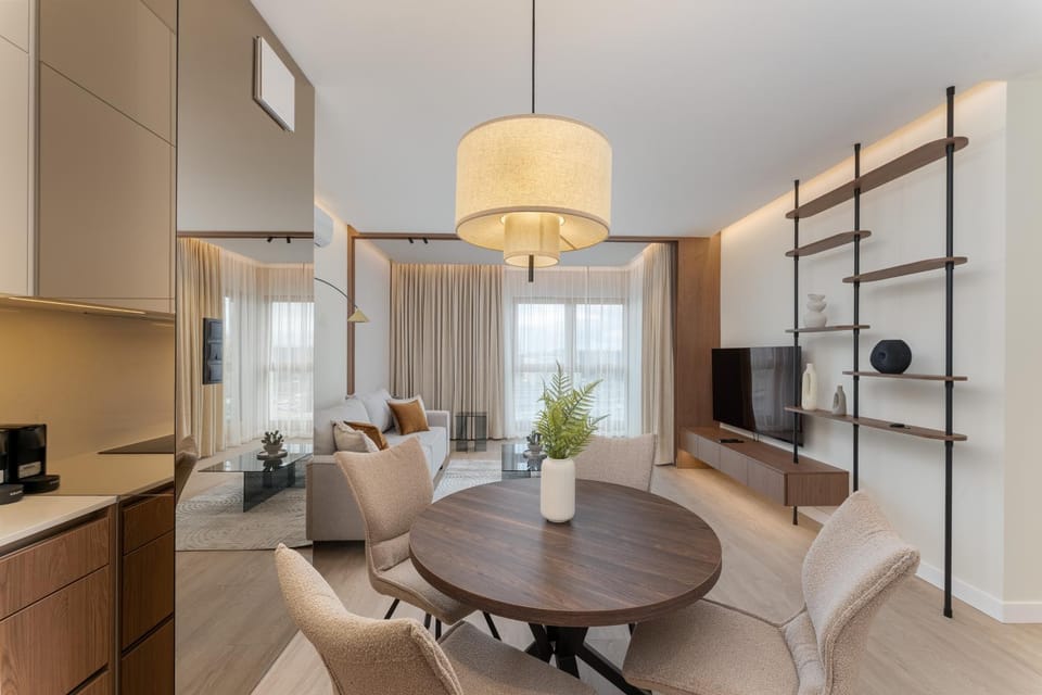 TV and multimedia, Kitchen or kitchenette, Living room, Seating area, Dining area