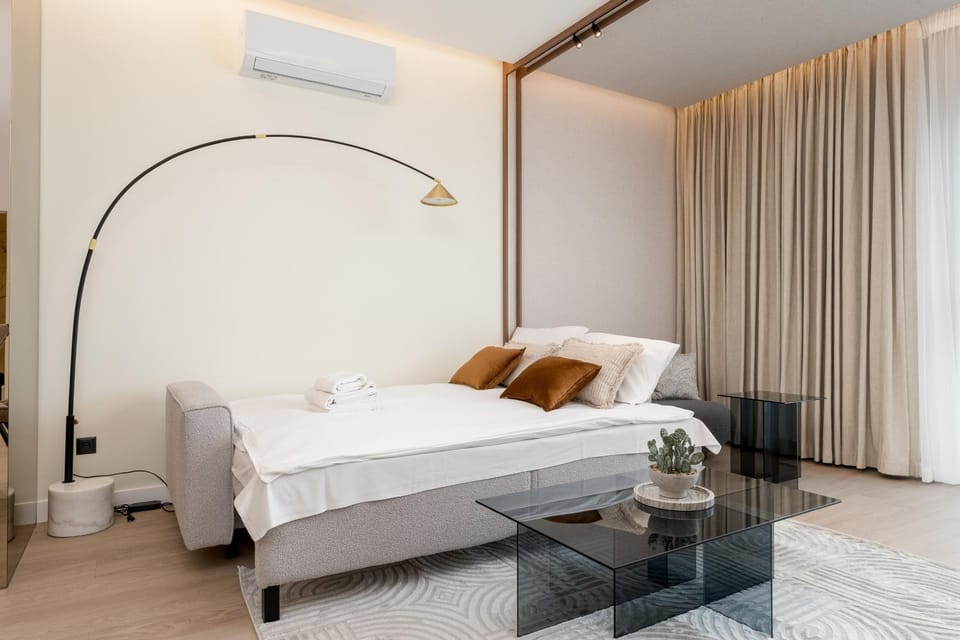 Bed, Living room, Photo of the whole room, Seating area, Bedroom, towels, air conditioner