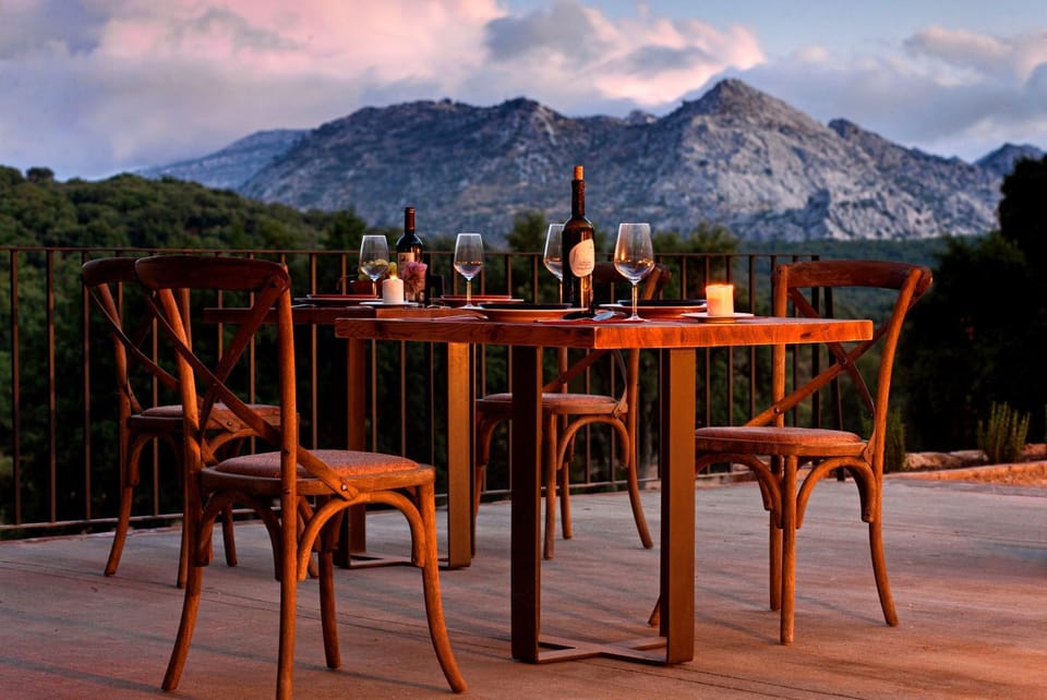 Balcony/Terrace, Food and drinks, Decorative detail, Garden view, Landmark view, Mountain view
