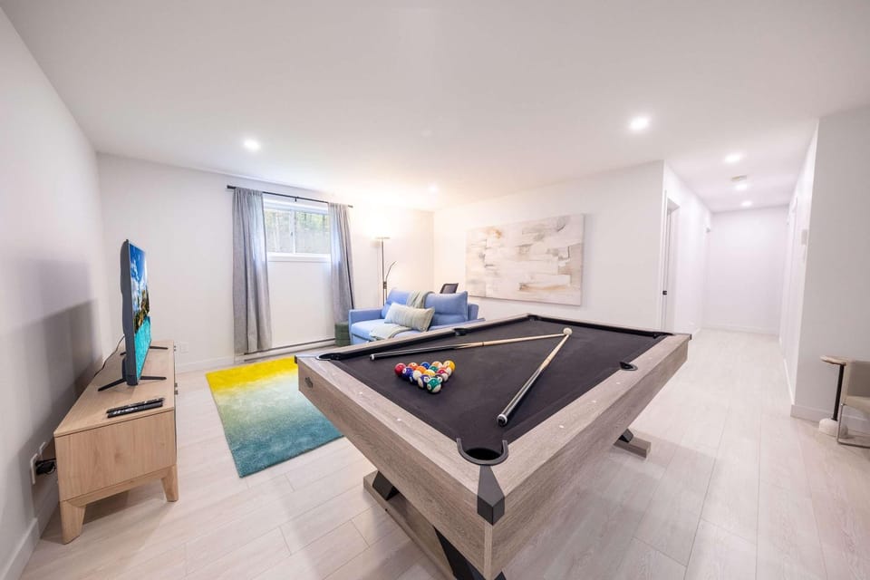 Spa and Pool Table - Chalet Ayoka Chalet in Quebec