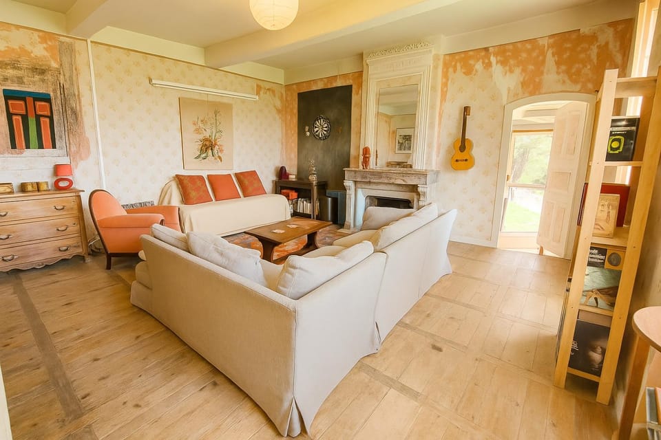 Living room, Seating area