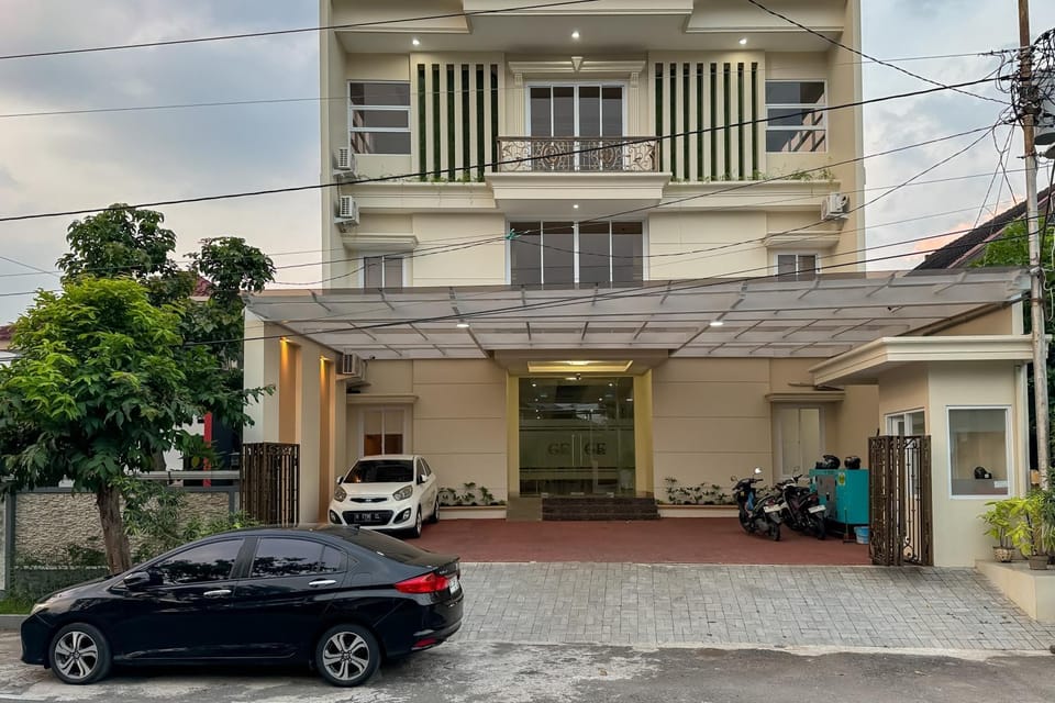 Facade/entrance