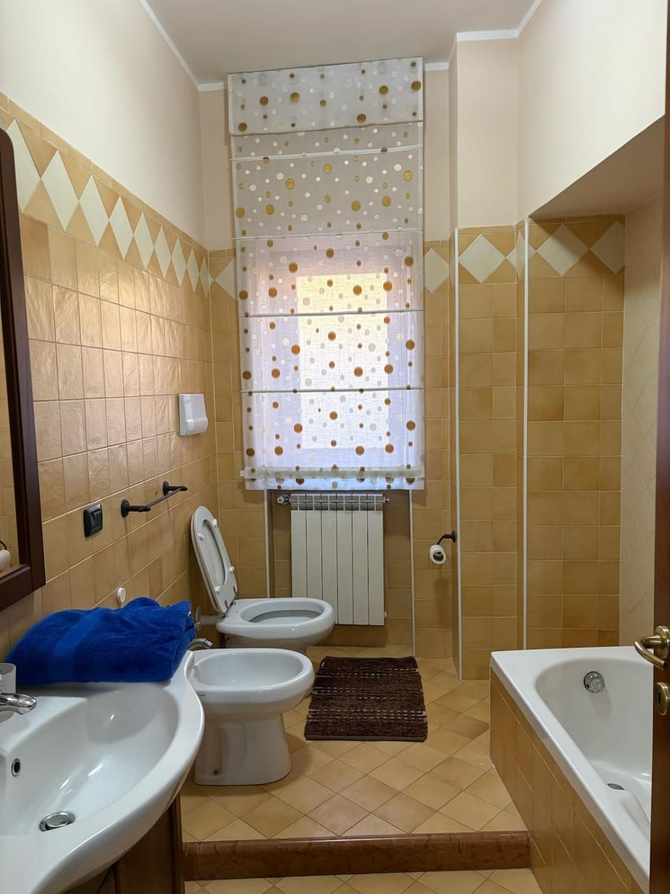 Toilet, Bathroom, Bath, bidet, towels
