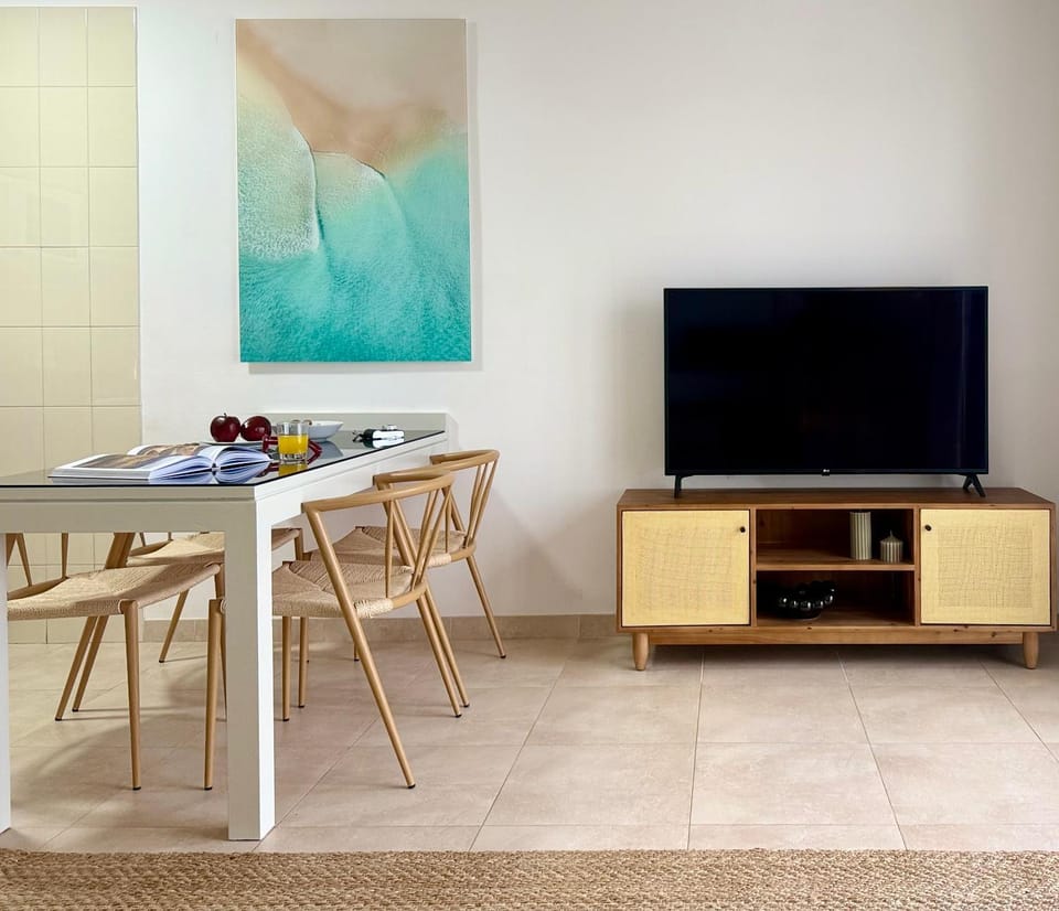 TV and multimedia, Living room, Dining area