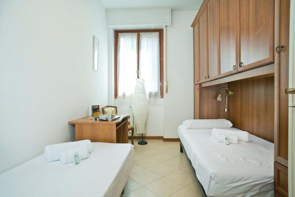 Bed, Bedroom, towels, wardrobe