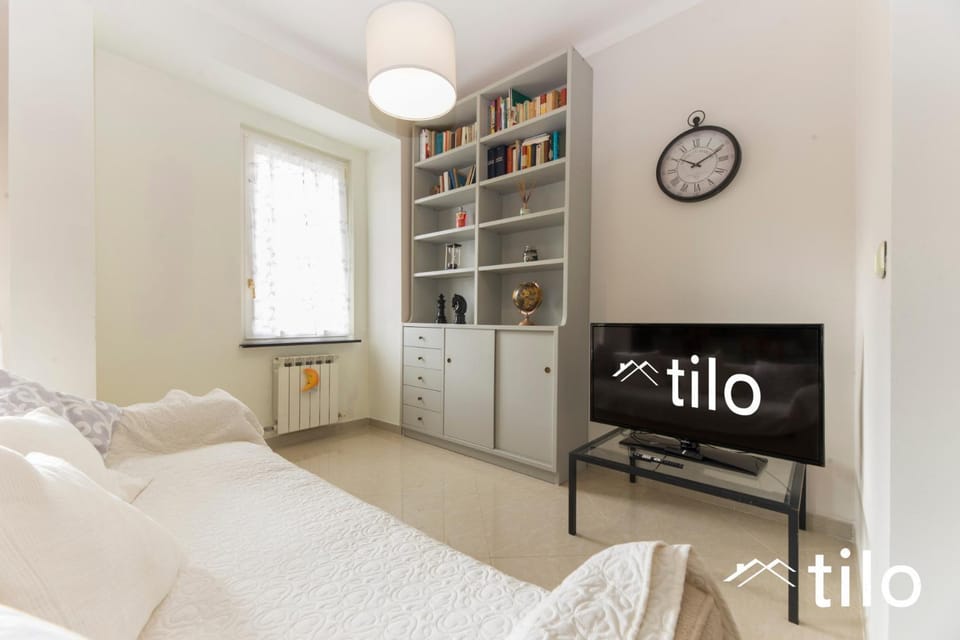 Bed, TV and multimedia, Bedroom, wardrobe