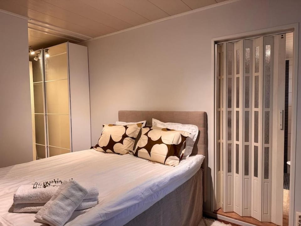 Bed, towels, wardrobe
