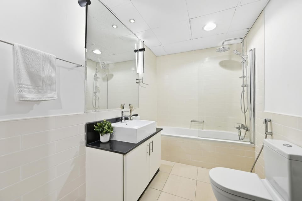 Shower, Toilet, Bathroom, Bath, towels