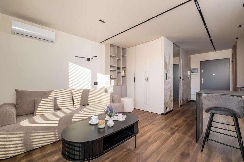 TV and multimedia, Kitchen or kitchenette, Living room, Seating area, Dining area, air conditioner