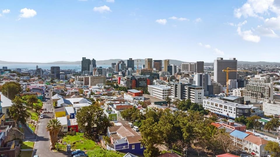 Explore the vibrant heart of Cape Town- 2 bed apmt Apartment in Cape Town