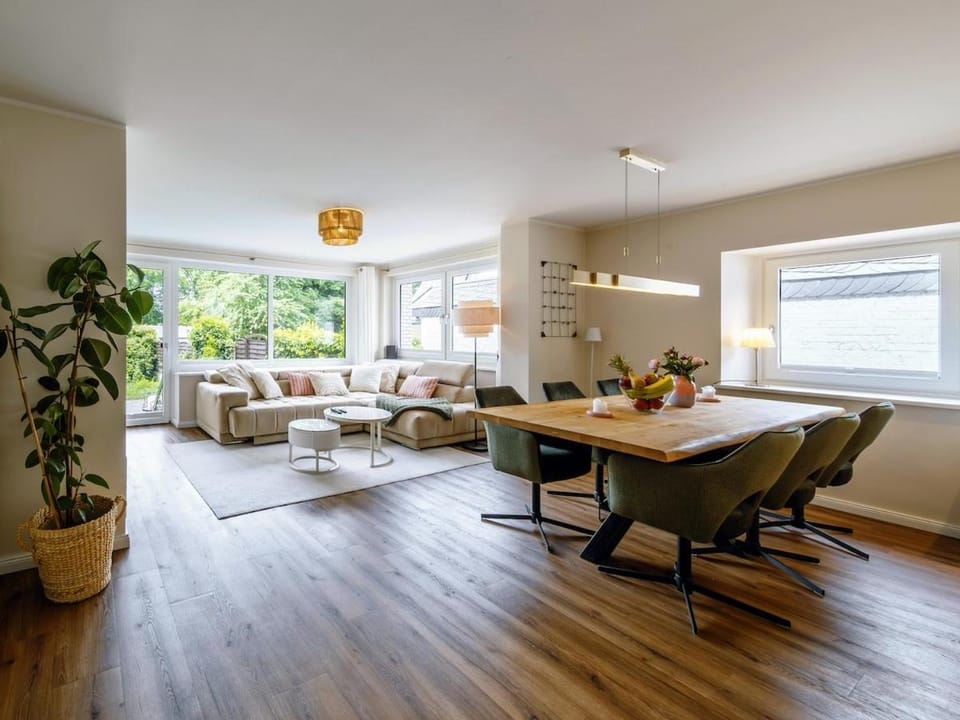 Living room, Seating area, Dining area