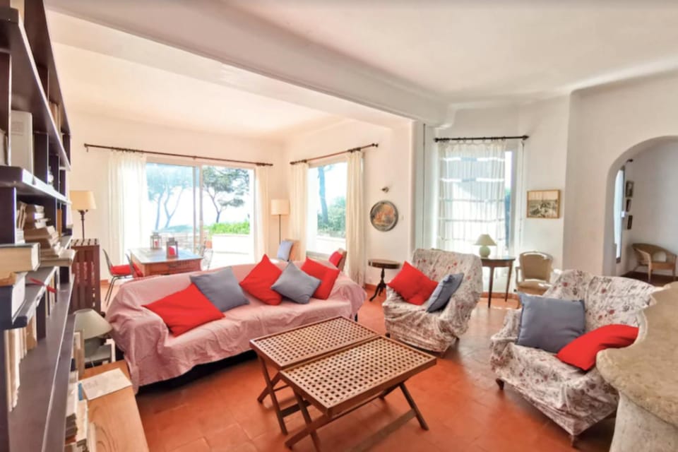 Charming villa with garden and sea view Apartment in Fréjus