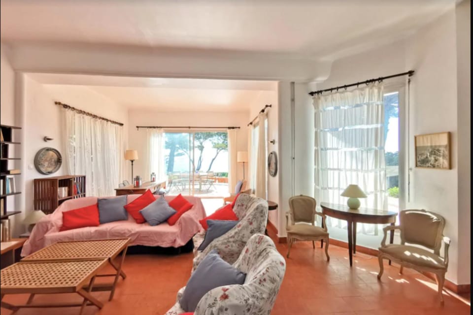 Charming villa with garden and sea view Apartment in Fréjus