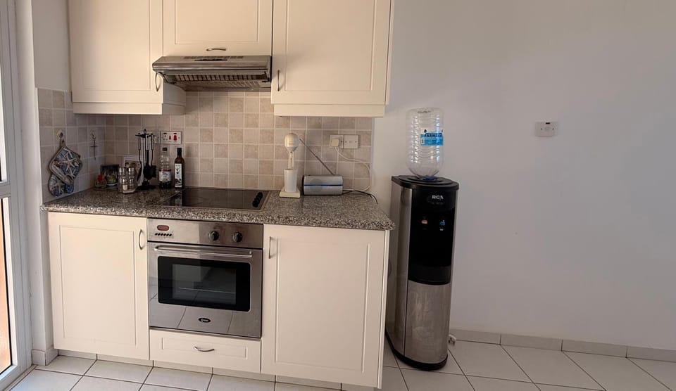 Coffee/tea facilities, Kitchen or kitchenette, oven, stove, toaster