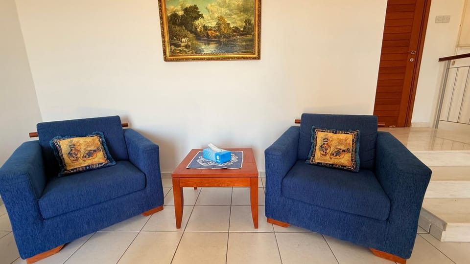 Communal lounge/ TV room, Living room, Seating area