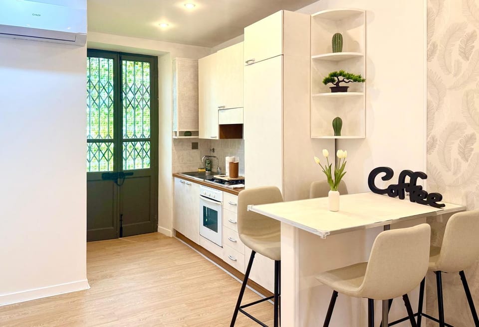 Kitchen or kitchenette, Dining area, stove, kitchen