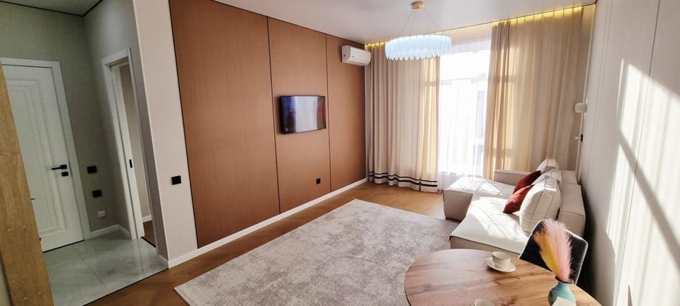 TV and multimedia, Living room, Photo of the whole room, Seating area, internet, air conditioner